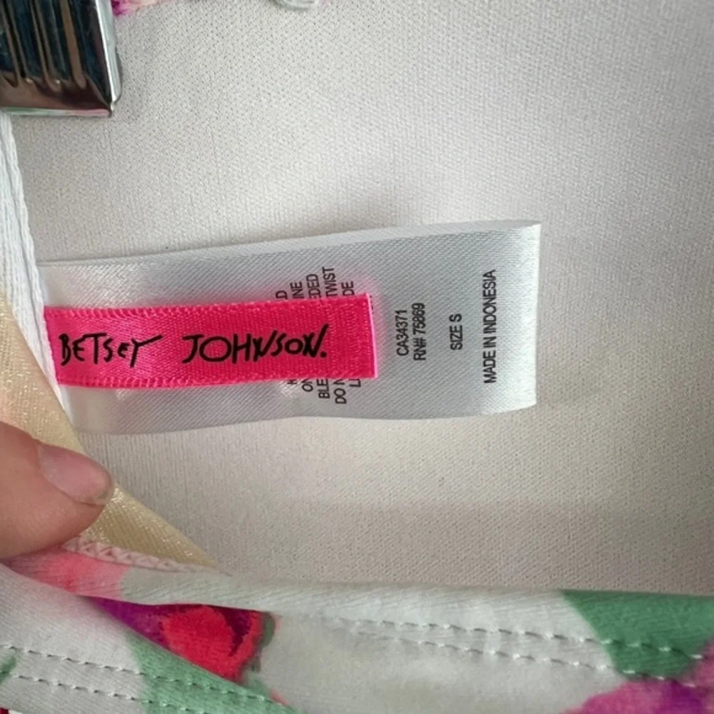 Betsey Johnson‎ Prisoner Of Love Rose Molded Bikini Top Women's Size Small NEW